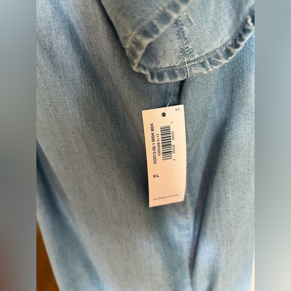 Old Navy NWT Off the Shoulder Chambray Top - Picture 5 of 6